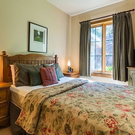 Equinox - Rvmt Hotell Mont-Tremblant Exteriör bild