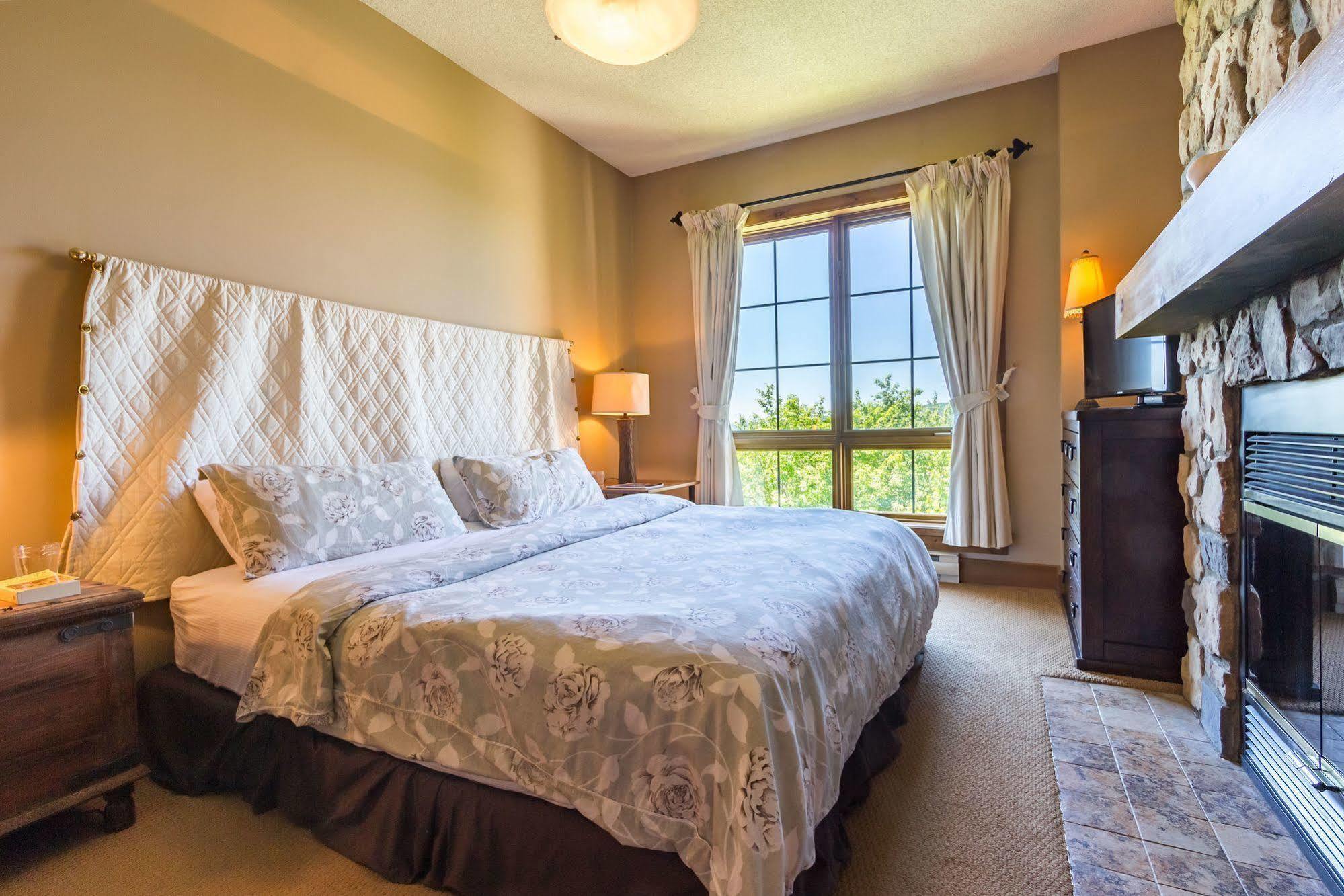 Equinox - Rvmt Hotell Mont-Tremblant Exteriör bild